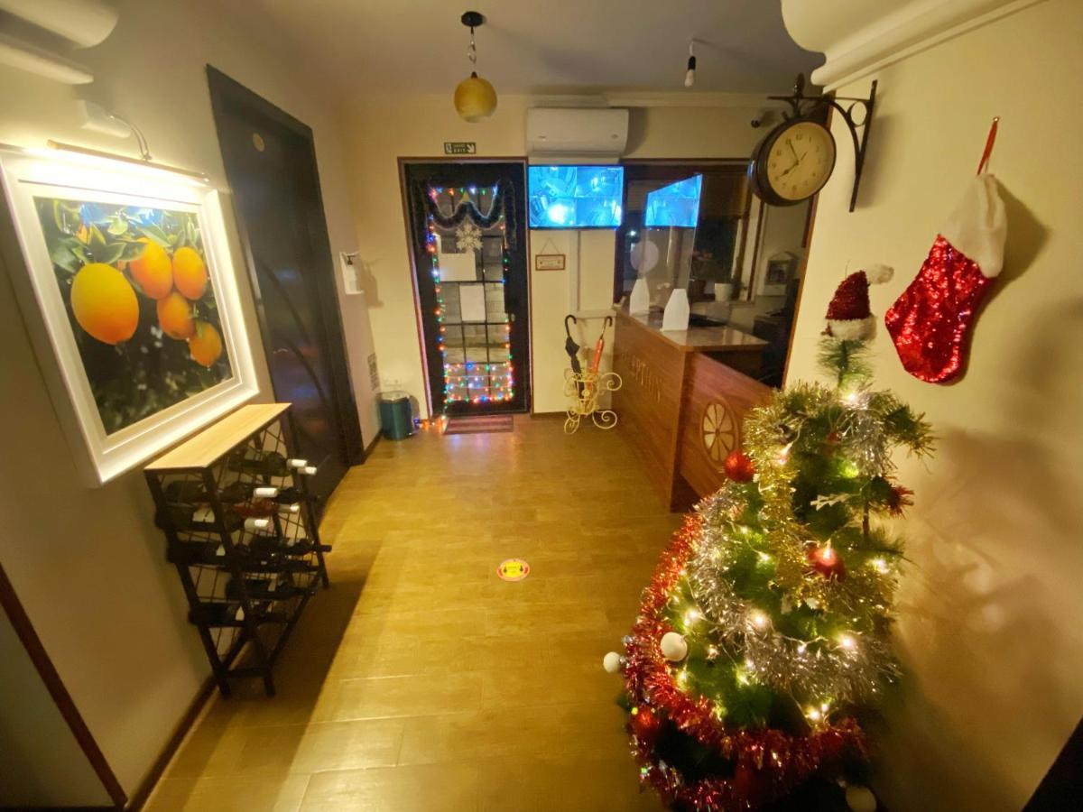 Отель Orange Кутаиси Экстерьер фото