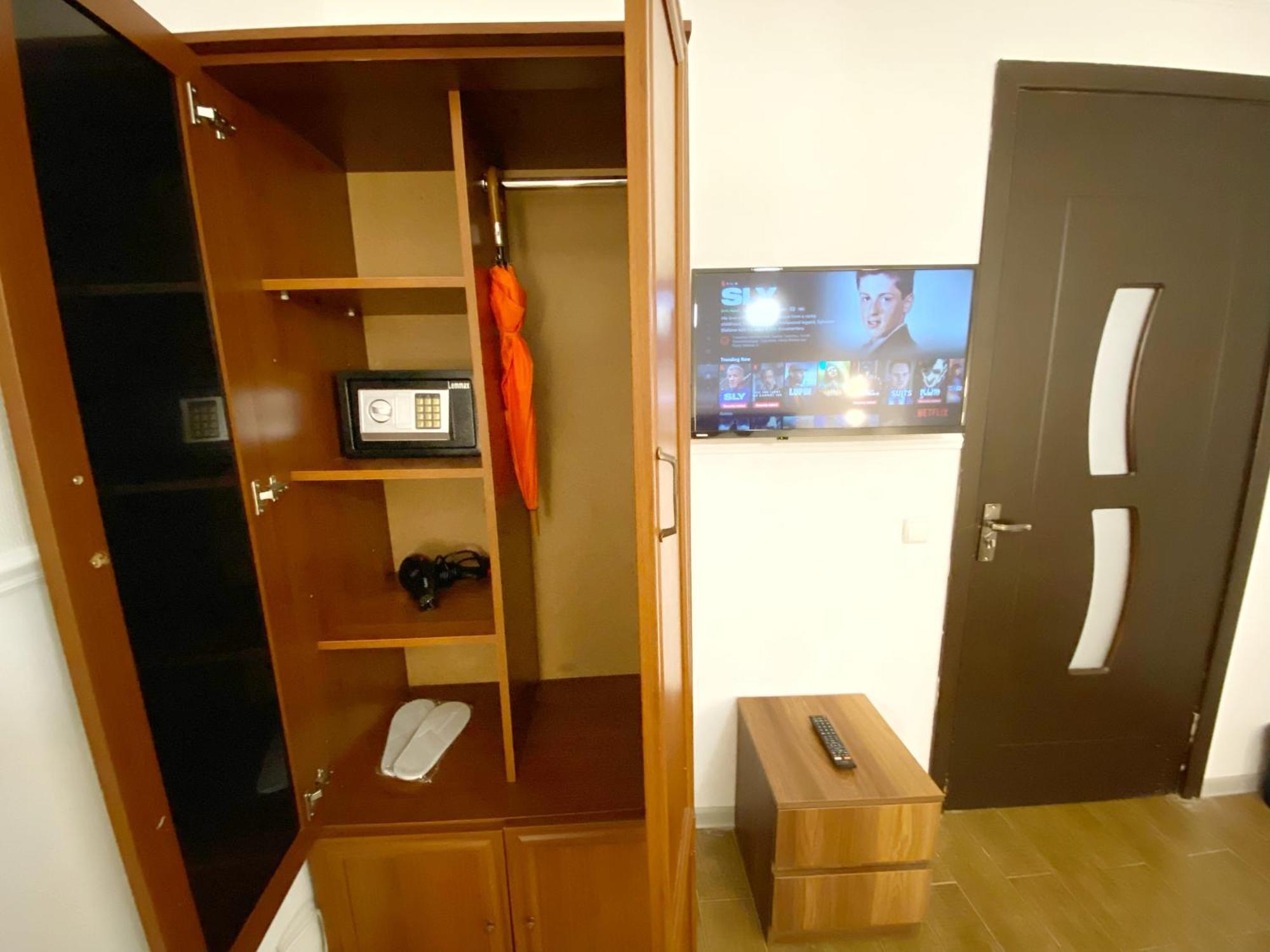 Отель Orange Кутаиси Экстерьер фото